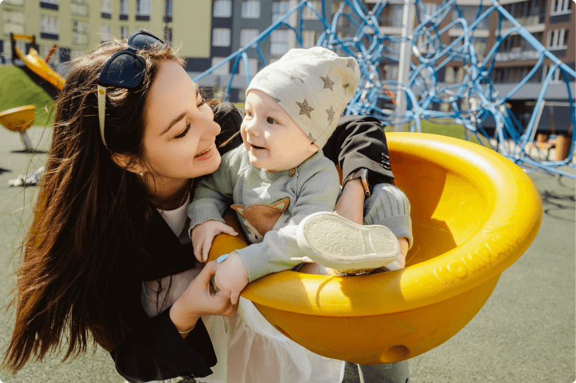 Открытые дворы. Много солнца и света во дворах