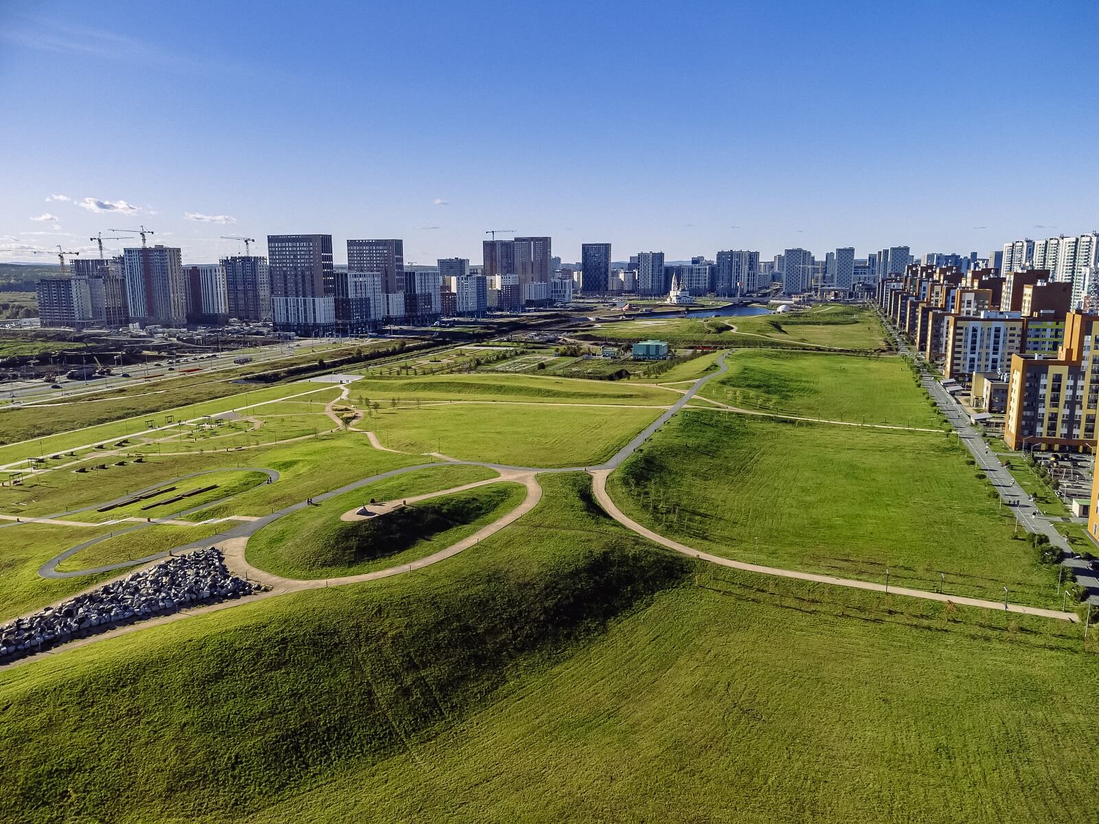 НАПРОТИВ ПРЕОБРАЖЕНСКОГО ПАРКА. Слайд 3